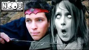 Lors de l'arrivée d'Ystos dans la guilde de Noob, il n'y a qu'Ivy et Sparadrap pour l'accueillir .