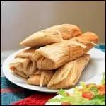 De quel pays sont originaires les tamales, chaussons à la farine de maïs, farcis de viande, raisins secs, olives et cuits à la vapeur ?