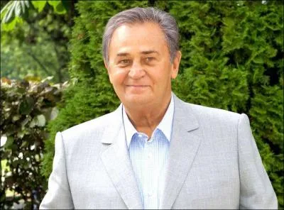 Le 20 octobre 1925, naissance de l'acteur français qui incarnera le commissaire Navarro à la télévision. Qui est-ce ?