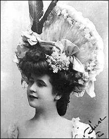 "Du Gris", chanson réaliste, triste ode au tabac de médiocre qualité fumé par le petit peuple, est interprétée par...