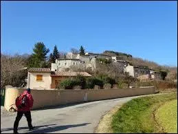 Nous entrons dans le village Ardéchois de Saint-Symphorien-sous-Chomérac. Nous sommes en région ...