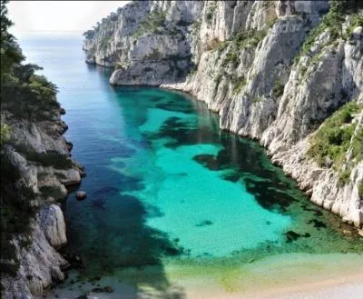 &laquo; La sardine &eacute;tait tellement grosse, qu'elle avait bouch&eacute; le port ! &raquo; Peut-&ecirc;tre est-ce depuis cette tirade que l'on entend dire aux menteurs : &laquo; Tu ne serais pas de ..., toi ? &raquo; Mais de quelle ville ?