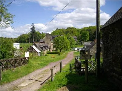Une chanson traditionnelle nous parle des &laquo; Forges de Paimpont &raquo; : mais o&ugrave; se situe cet endroit, pour peu qu'il soit r&eacute;el ?