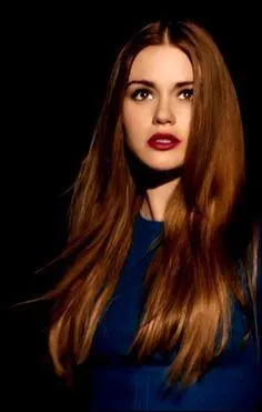 Qui dit cette phrase à Lydia : « Tu es comme moi ! Innocente comme la rose, mais le serpent s'y cache ! » ?