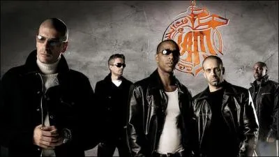 Un peu de IAM avec : "Héra se barre à tire d'ailes, lasse de la sève qu'on tire d'elle, on clame tous qu'on l'aime, mais aucun de nous n'est fidèle, jalousie et convoitise se roulent de grosses pelles" :