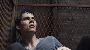 Que lui arrive-t-il dans la boîte et que fait-il une fois sorti ? ( plusieurs réponses)