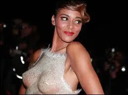 Dans quelle émission est-elle habillée comme ça ?