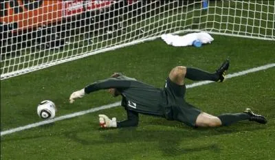 "Son domestique en veste de travail de coutil rayé et les autres habillés de diverses façons". Qu'entend-on par "coutil" ?