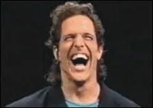 C'est un humoriste qui cherchait à faire rire avec son corps : il mimait tout. Mais surtout, il m'a marquée parce qu'il avait la capacité à exprimer des émotions avec son visage de manière très exagérée : il déformait son visage par des grimaces.Il est indissociable des publicités Justin Bridou pour le bâton de berger