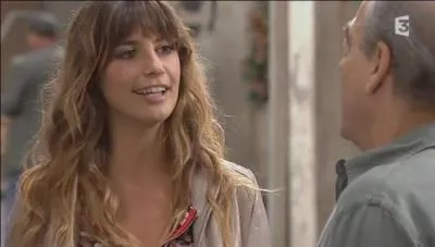 Comment s'appelle la jolie serveuse du Mistral, protégée de Roland Marci ?