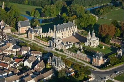 Cette rivière toujours « ponctuelle » prend sa source dans l'Orne, et coule ensuite à proximité d'Anet, commune connue pour son château, et sa propriétaire Diane de Poitiers.