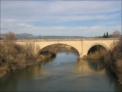 Ce pont de 175 mètres de long a été construit sur l'Hérault en 1810, dans le département du même nom et dans la ville de :