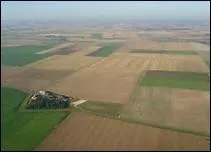 Si vous traversez la plaine de la Beauce, vous cheminerez dans un espace de ---------.