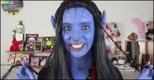 Dans quelle vidéo Natoo est-elle maquillée en bleu ?