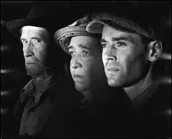 Tiré d'un très beau roman du grand John Steinbeck, le film Les raisins de la colère (The grapes of wrath), avec notamment Henry Fonda tout jeune, déroule son action dans un milieu bien particulier, très présent en Californie. Lequel  ?