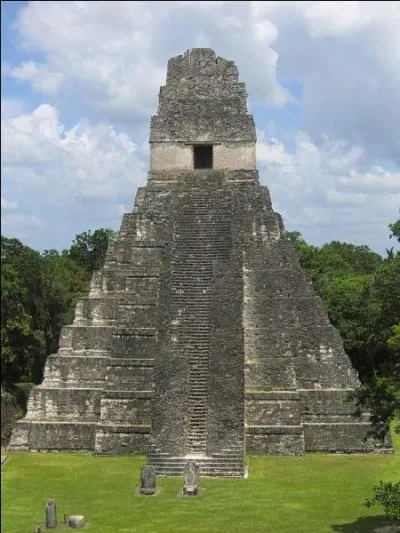 Durant la période classique Maya, quelle était la rivale de la cité de Calakmul ?