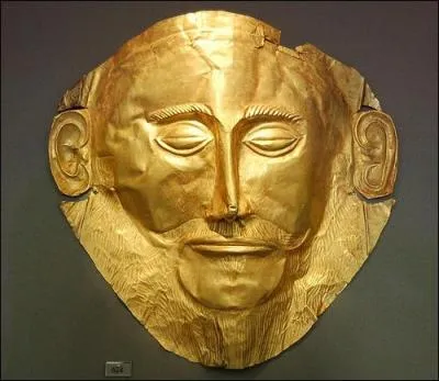 En 1876, Heinrich Schliemann découvrit à Mycènes l'un de ces masques d'or (voir photo) les plus célèbres. Aussi, il pensa à tort qu'il appartenait jadis à :