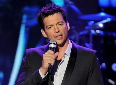 Né de parents travaillant dans le monde de la justice, cet artiste multi-cartes commença à jouer du piano à l'âge de 3 ans. Le réalisateur Rob Reiner se servit de quelques unes de ses chansons pour la bande originale de son film "Quand Harry rencontre Sally".