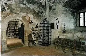 Au Moyen Age comment appelait-on une prison ?