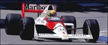 En 1994, Ayrton Senna, pilote de F1, a trouvé la mort dans un accident sur le circuit de Monza.