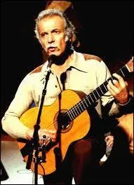 Georges Brassens chantait : "C'était un ... / Tous derrière et lui devant". Complétez ces paroles.