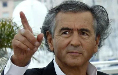 Si je fais étalage de mon savoir de manière prétentieuse, je suis...