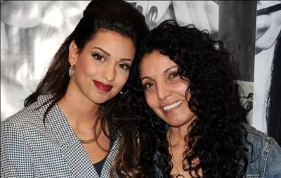 Comment s'appelle sa mère ?