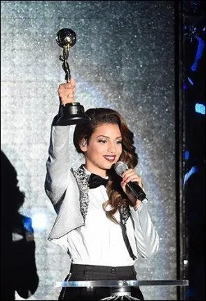 En 2014, lors des World Music Award, Tal était la seule...