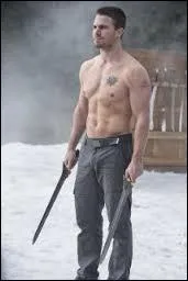 Dans l'épisode 9 de la saison 3 "The Climb", qui affronte Oliver ?