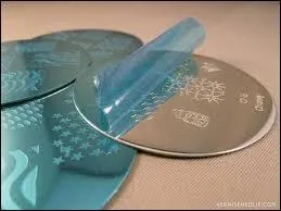 Comment s'appelle cette plaque ronde qu'on utilise en stamping ?