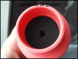 Quel est le nom de ce dissolvant en pot avec de la mousse dedans ?