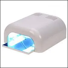 Quel est cet appareil électrique qui sert à catalyser votre manucure ?