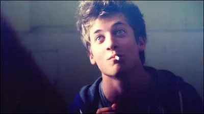 Avec quelle personne ce personnage n'a-t-il jamais eu de relations ?