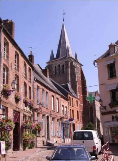 De quelle ville de l'Aisne, ancienne capitale de la Thi&eacute;rache, "Dieu en soit garde" est la devise ?