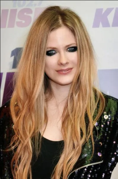 Qui est cette chanteuse et styliste franco-canadienne ?