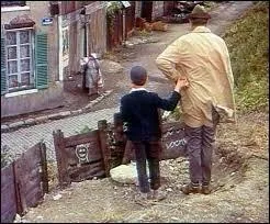 Opposition, contraste entre une réalité cruelle, décevante et ce qui pouvait être attendu...