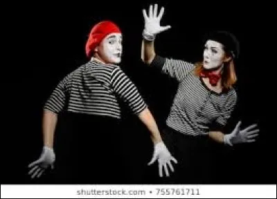 Spectacle où l'artiste s'exprime uniquement par des gestes, des mimiques et des attitudes : .....