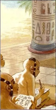 La tresse de l'enfance est coupée systématiquement aux garçons de cet âge.