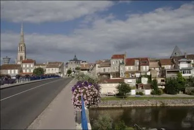 Votre frère Nicolas vous a invité pour le week-end dans sa maison de Coutras, dans quel département irez-vous ?