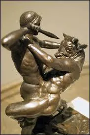 Je possède le corps d'un homme et la tête d'un taureau. Je porte aussi le nom d'Astério ou Astérios. Je fut tué par Thésée. J'ai été enfermé dans un labyrinthe.