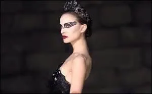 Dans le film "Black Swan", réalisé par Darren Aronofsky en 2011, quel acteur français joue le rôle d'un directeur artistique ?