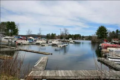"Chargoggagogg&shy;manchauggagogg&shy;chaubunagungamaugg" n'est pas un village mais un lac, pr&egrave;s de Webster (Massachusetts) ; de quelle langue est-il tir&eacute; ?