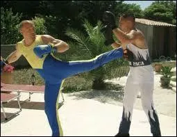 L'une des &eacute;tapes de Doug et Jimmy fut la France, o&ugrave; ils ont pu s'initier &agrave; l'art de la "savate", connu aussi sous l'appellation de "boxe fran&ccedil;aise". Dans quelle ville se sont-ils retrouv&eacute;s ?