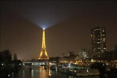 On arrive enfin à 'La ville lumière' là, je pense que vous n'avez pas besoin d'indices. Nous sommes bien à...