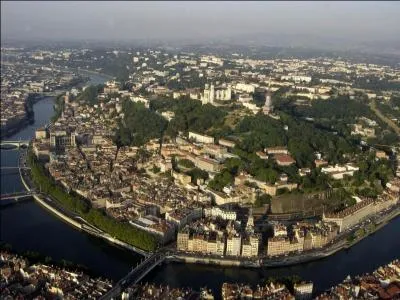 Voici que se pointe, 'la capitale des Gaules' (rien à voir avec la pêche), vous cochez immédiatement...
