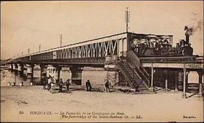 Ce pont treillis de 509 mètres sur la Garonne à Bordeaux a été construit en 1860, il est inscrit aux monuments historiques depuis 2010, il s'appelle :