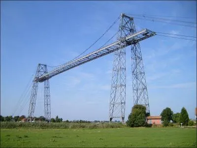 Ce pont transbordeur ''suspendu'' de 175m&egrave;tres de long construit en 1900 en Charente-Maritime, est class&eacute; aux monuments historiques (1991). Il est situ&eacute; &agrave; :
