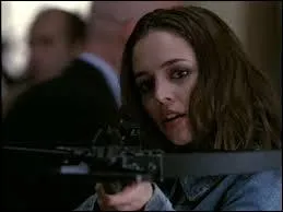 Qui a engagé Faith ?