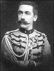 Né en 1854 à Nancy, ce général fut ministre de la Guerre, premier résident général du protectorat français au Maroc. Sa devise était ''La joie de l'âme est dans l'action''. Qui était-il ?