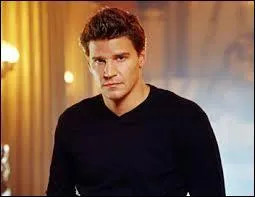 De qui Angel r&ecirc;ve-t-il dans l'&eacute;pisode "Premi&egrave;res impressions" ?